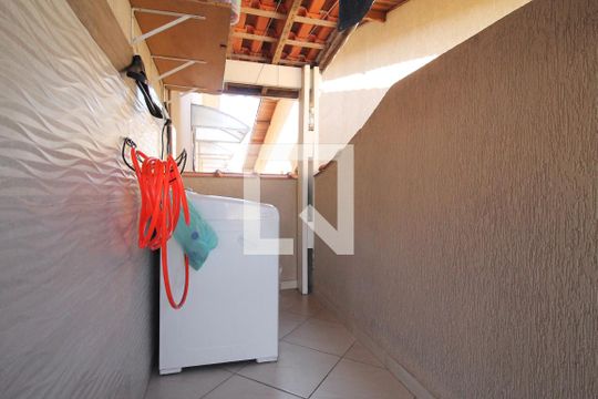 Área de Serviço de casa para alugar com 4 quartos, 200m² em Parque Boturussu, São Paulo