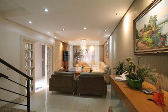 Sala   de casa para alugar com 4 quartos, 200m² em Parque Boturussu, São Paulo