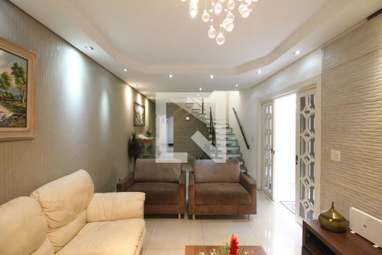 Sala   de casa para alugar com 4 quartos, 200m² em Parque Boturussu, São Paulo