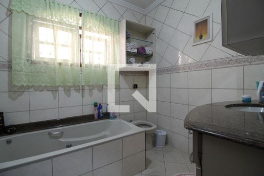 Banheiro da Suíte 1 de casa para alugar com 4 quartos, 200m² em Parque Boturussu, São Paulo
