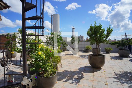 Pátio de casa para alugar com 4 quartos, 840m² em Santa Maria Goretti, Porto Alegre