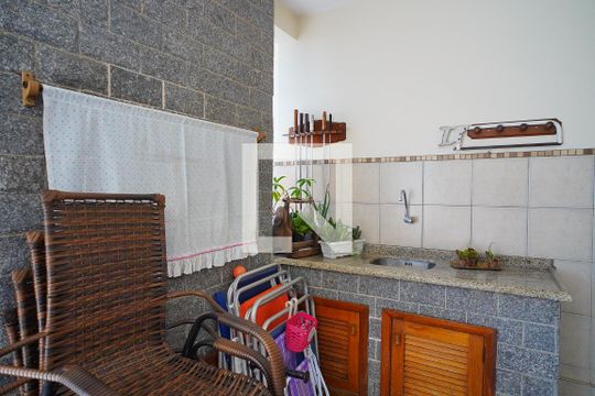 Area externa de casa para alugar com 4 quartos, 840m² em Santa Maria Goretti, Porto Alegre