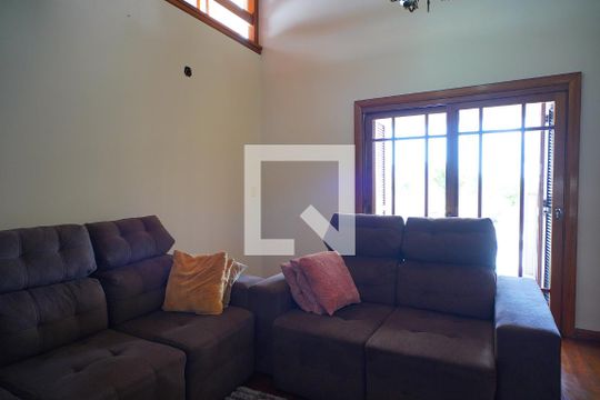 Sala 1 de casa para alugar com 4 quartos, 840m² em Santa Maria Goretti, Porto Alegre