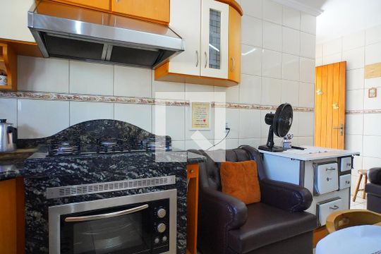 Cozinha de casa para alugar com 4 quartos, 840m² em Santa Maria Goretti, Porto Alegre