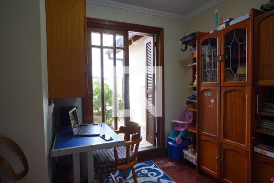 Quarto 1 de casa para alugar com 4 quartos, 840m² em Santa Maria Goretti, Porto Alegre