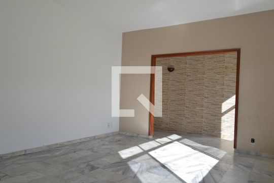 Sala de casa de condomínio à venda com 5 quartos, 308m² em Pechincha, Rio de Janeiro
