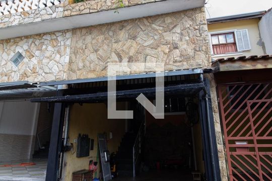 Fachada de casa à venda com 2 quartos, 75m² em Vila Taquari, São Paulo