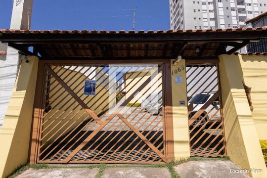 Fachada de casa de condomínio à venda com 2 quartos, 58m² em Chácara Seis de Outubro, São Paulo