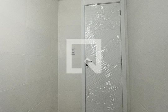 Banheiro de apartamento à venda com 2 quartos, 57m² em Scharlau, São Leopoldo