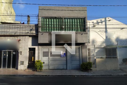 Fachada de casa para alugar com 3 quartos, 200m² em Vila Maria Rosa, Ferraz de Vasconcelos