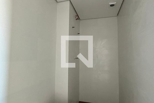 Banheiro  de apartamento à venda com 2 quartos, 57m² em Scharlau, São Leopoldo