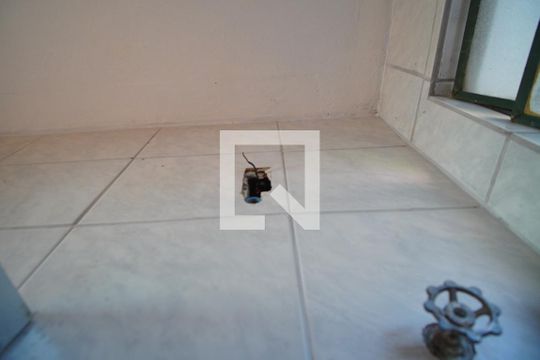 Banheiro  de apartamento à venda com 2 quartos, 51m² em Rubem Berta, Porto Alegre