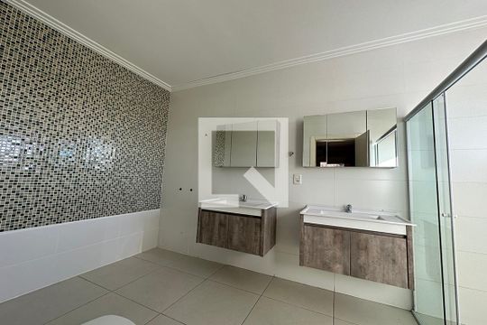 Banheiro da Suíte de casa à venda com 4 quartos, 300m² em Campestre, São Leopoldo