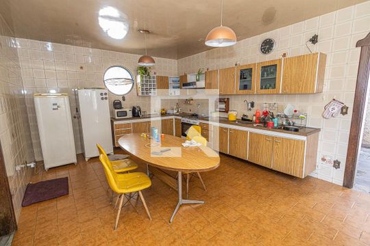 Cozinha de casa à venda com 4 quartos, 360m² em Santa Amelia, Belo Horizonte