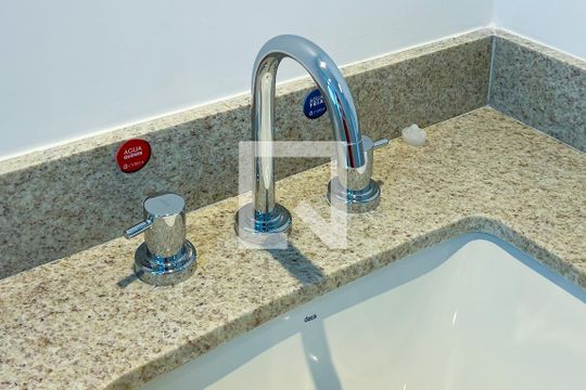 Banheiro de apartamento para alugar com 1 quarto, 67m² em Indianópolis, São Paulo