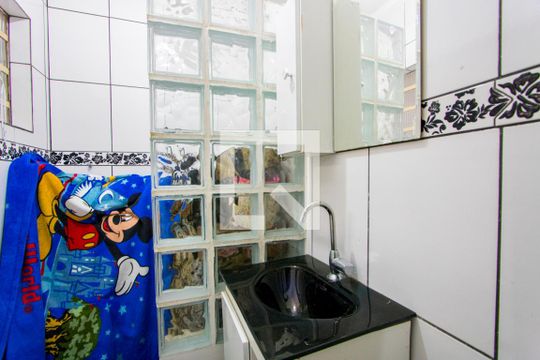 Banheiro do quarto 1 de casa à venda com 4 quartos, 160m² em Jardim Ocara, Santo André