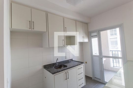 Cozinha de apartamento para alugar com 2 quartos, 52m² em Alphaville Empresarial, Barueri