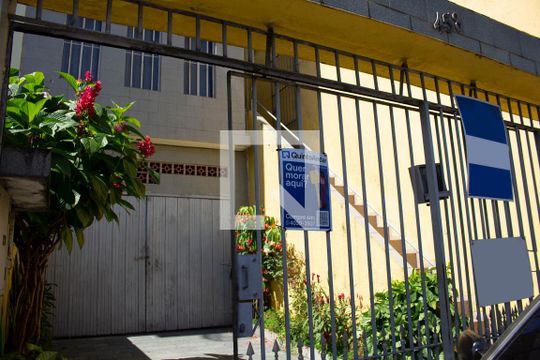 Fachada de casa à venda com 3 quartos, 237m² em Jardim Peri, São Paulo