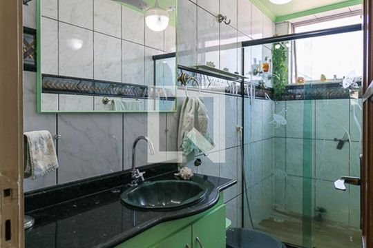 Banheiro de apartamento à venda com 2 quartos, 82m² em Olaria, Rio de Janeiro