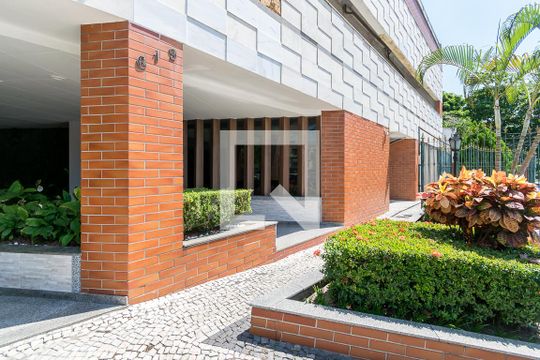 Fachada da entrada de apartamento à venda com 2 quartos, 82m² em Olaria, Rio de Janeiro