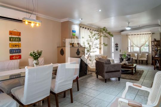 Sala de casa de condomínio à venda com 6 quartos, 290m² em Ipanema, Porto Alegre