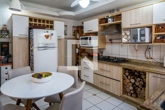 Cozinha de casa de condomínio à venda com 6 quartos, 290m² em Ipanema, Porto Alegre