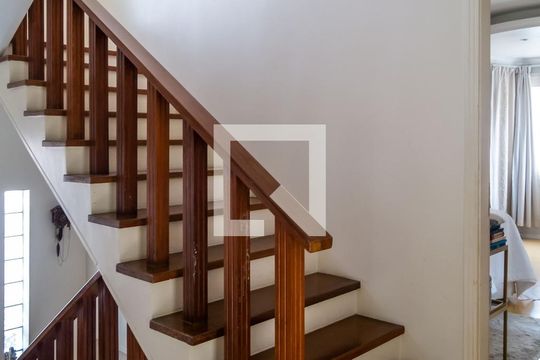 Corredor de casa de condomínio à venda com 6 quartos, 290m² em Ipanema, Porto Alegre