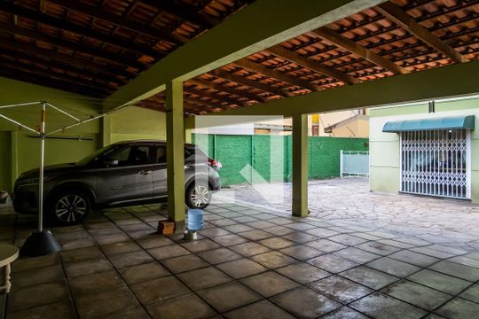 Garagem de casa de condomínio à venda com 6 quartos, 290m² em Ipanema, Porto Alegre