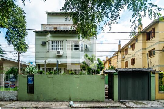 Fachada de casa de condomínio à venda com 6 quartos, 290m² em Ipanema, Porto Alegre