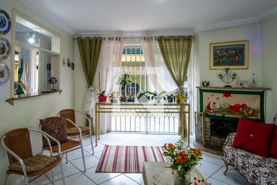Sala de casa de condomínio à venda com 6 quartos, 290m² em Ipanema, Porto Alegre