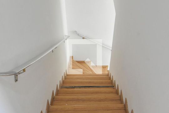 Escada  de casa à venda com 4 quartos, 159m² em Jardim Aeroporto, São Paulo