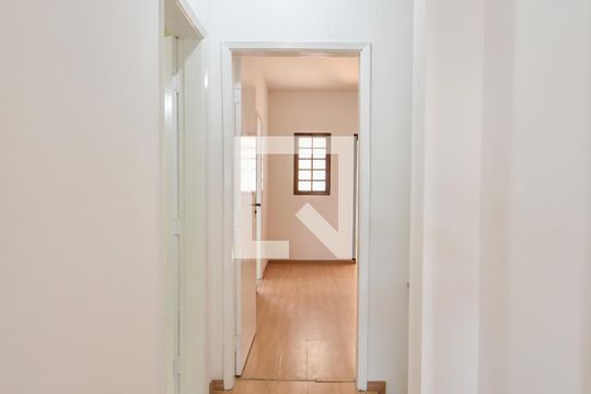 Corredor  de casa à venda com 4 quartos, 159m² em Jardim Aeroporto, São Paulo