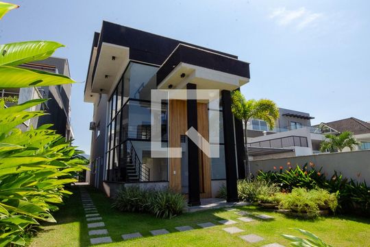 Fachada de casa de condomínio à venda com 3 quartos, 300m² em Vargem Grande, Rio de Janeiro