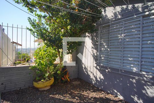 Pátio de casa à venda com 4 quartos, 110m² em Rubem Berta, Porto Alegre