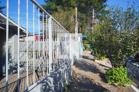 Fachada de casa à venda com 4 quartos, 110m² em Rubem Berta, Porto Alegre