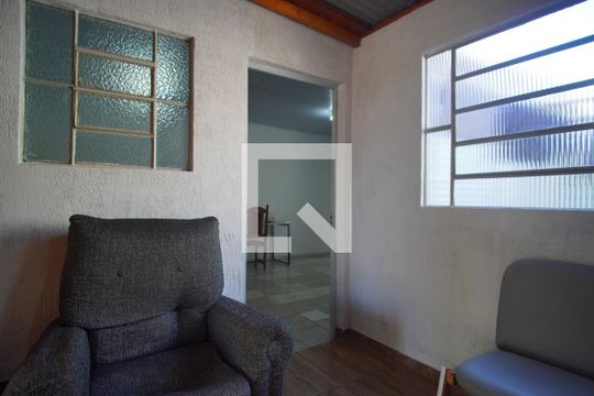 Pátio de casa à venda com 4 quartos, 110m² em Rubem Berta, Porto Alegre