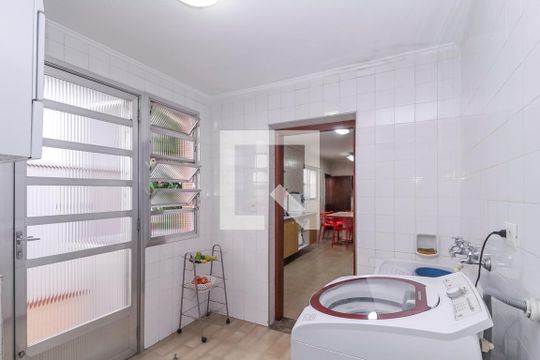 Área de Serviço de casa para alugar com 3 quartos, 249m² em Vila Lucia, São Paulo