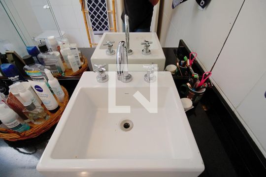 Banheiro da Suíte 1 de apartamento à venda com 3 quartos, 157m² em Jardim Ampliação, São Paulo
