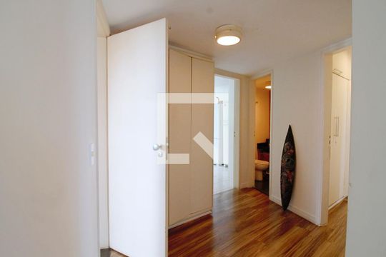 Hall dos Quartos de apartamento à venda com 3 quartos, 157m² em Jardim Ampliação, São Paulo