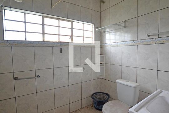 Banheiro de casa para alugar com 5 quartos, 300m² em Cavalhada, Porto Alegre