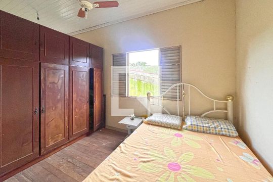 Quarto 1 de casa para alugar com 5 quartos, 300m² em Cavalhada, Porto Alegre