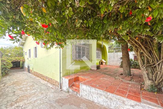 Fachada de casa para alugar com 5 quartos, 300m² em Cavalhada, Porto Alegre
