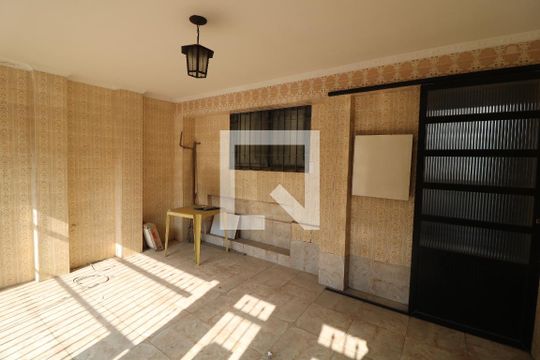 Garagem de casa à venda com 2 quartos, 125m² em Vila Antonieta, São Paulo