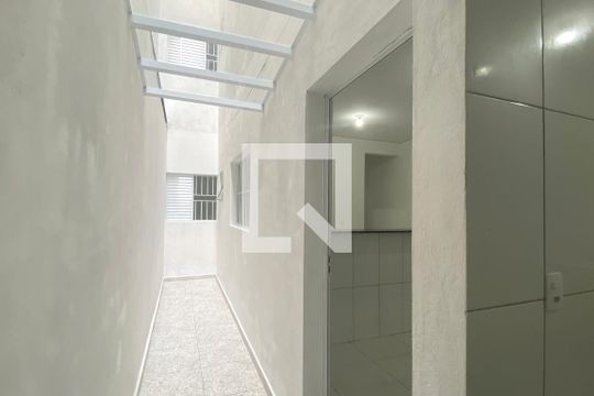 Corredor de casa para alugar com 1 quarto, 56m² em Nova Aldeinha, Barueri