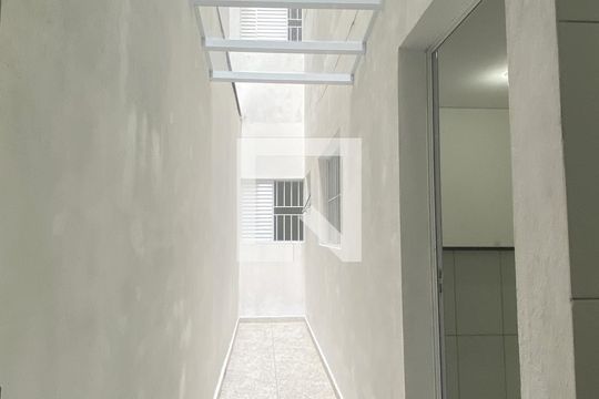 Corredor de casa para alugar com 1 quarto, 56m² em Nova Aldeinha, Barueri