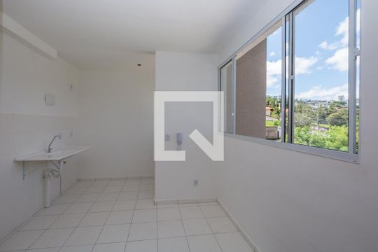 Cozinha de apartamento à venda com 2 quartos, 44m² em Estoril, Belo Horizonte
