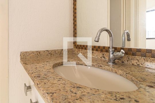 Banheiro de apartamento para alugar com 1 quarto, 32m² em Pompeia, São Paulo