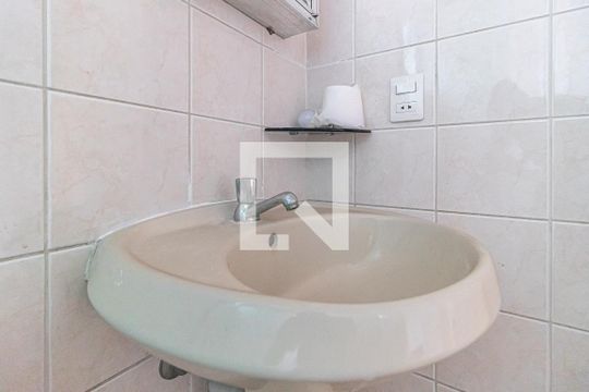 Banheiro de apartamento para alugar com 1 quarto, 42m² em Vila Pompéia, São Paulo
