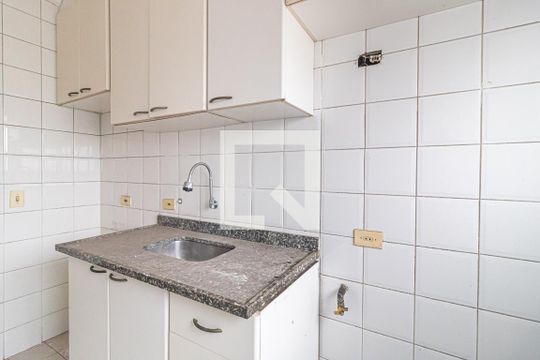 Cozinha de apartamento para alugar com 1 quarto, 42m² em Vila Pompéia, São Paulo