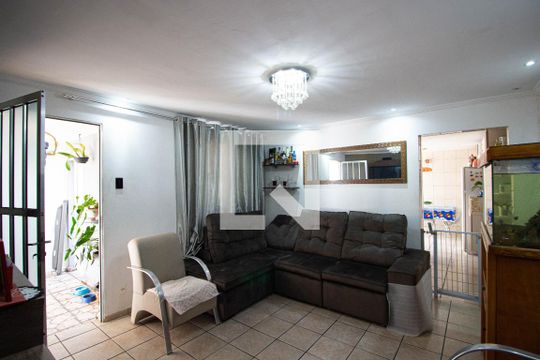 Sala de casa à venda com 4 quartos, 240m² em Cidade São Miguel, São Paulo